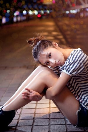 迪拜的女孩在线观看完整免费高清满天星